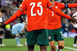 九游网站 -关于里程碑夜！葡萄牙体育伤情更新，CBA季后赛今晨刷纪录，赛场秩序良好，高层口径保持一致的信息